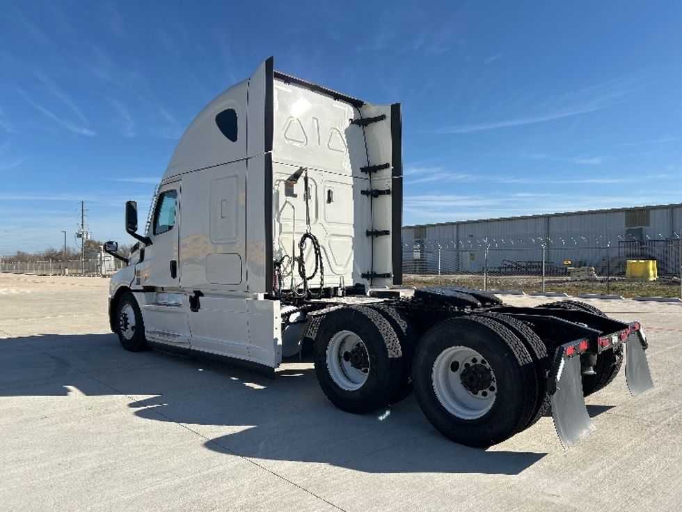 Sleeper Tractor-Heavy Duty Tractors-Freightliner-2022-T12664ST-Katy-TX-481,901\n\t\tmiles-$ 71,250 - Image 5