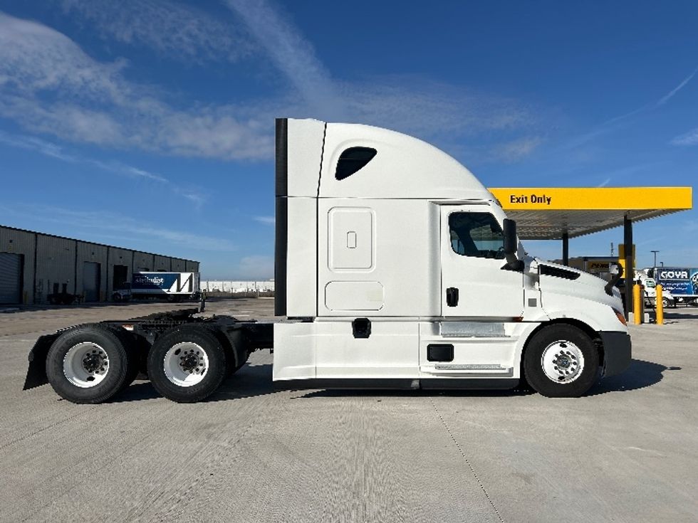 Sleeper Tractor-Heavy Duty Tractors-Freightliner-2022-T12664ST-Katy-TX-481,901\n\t\tmiles-$ 71,250 - Image 8