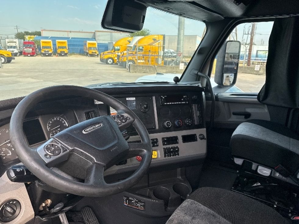 Sleeper Tractor-Heavy Duty Tractors-Freightliner-2022-T12664ST-Katy-TX-487,364\n\t\tmiles-$ 74,750 - Image 10