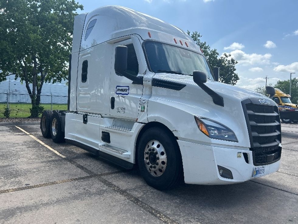 Sleeper Tractor-Heavy Duty Tractors-Freightliner-2022-T12664ST-Katy-TX-503,620\n\t\tmiles-$ 73,250 - Image 1