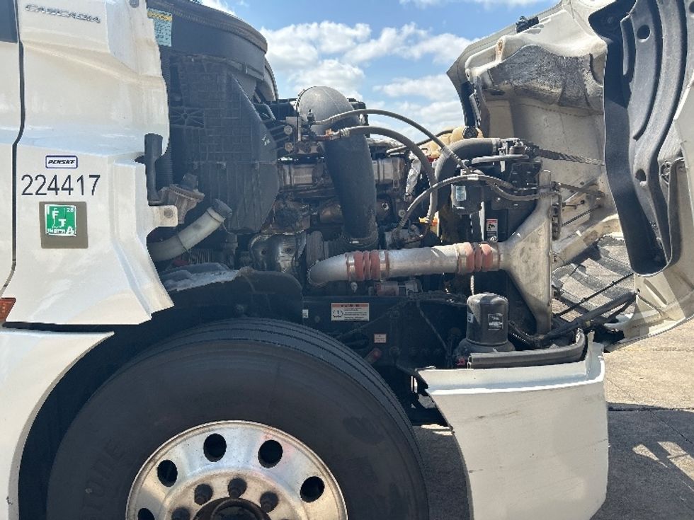 Sleeper Tractor-Heavy Duty Tractors-Freightliner-2022-T12664ST-Katy-TX-503,620\n\t\tmiles-$ 73,250 - Image 20