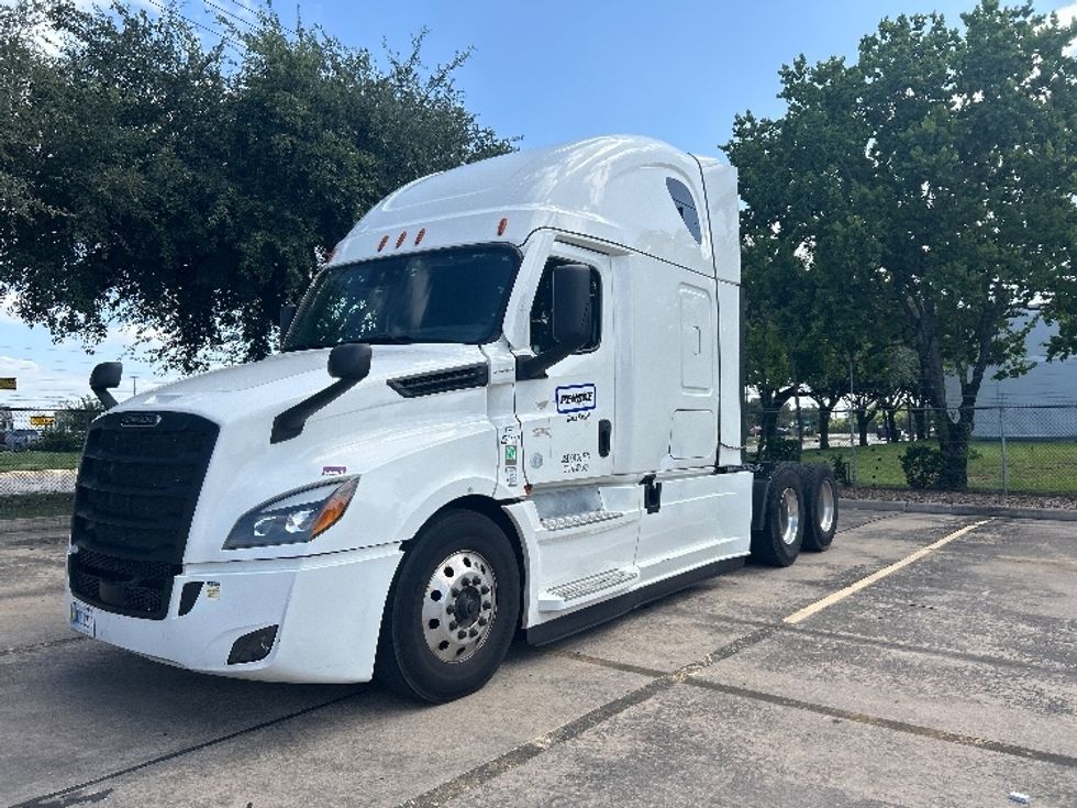 Sleeper Tractor-Heavy Duty Tractors-Freightliner-2022-T12664ST-Katy-TX-503,620\n\t\tmiles-$ 73,250 - Image 3