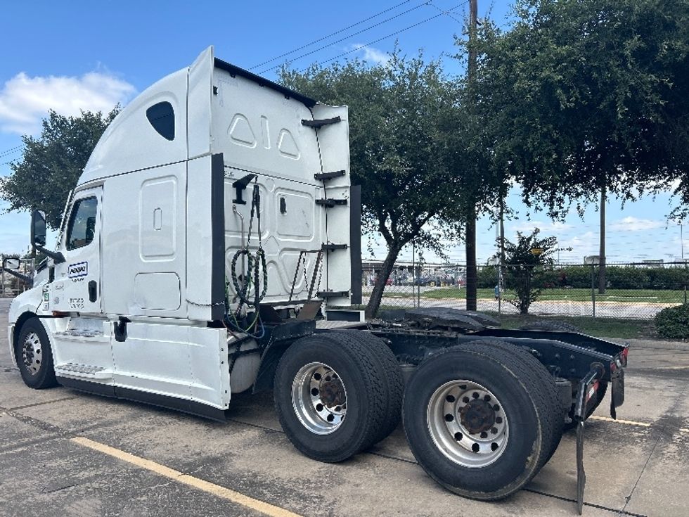 Sleeper Tractor-Heavy Duty Tractors-Freightliner-2022-T12664ST-Katy-TX-503,620\n\t\tmiles-$ 73,250 - Image 5