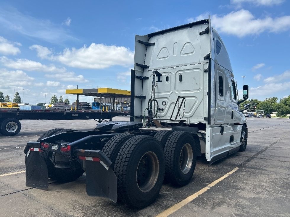Sleeper Tractor-Heavy Duty Tractors-Freightliner-2022-T12664ST-Katy-TX-503,620\n\t\tmiles-$ 73,250 - Image 7
