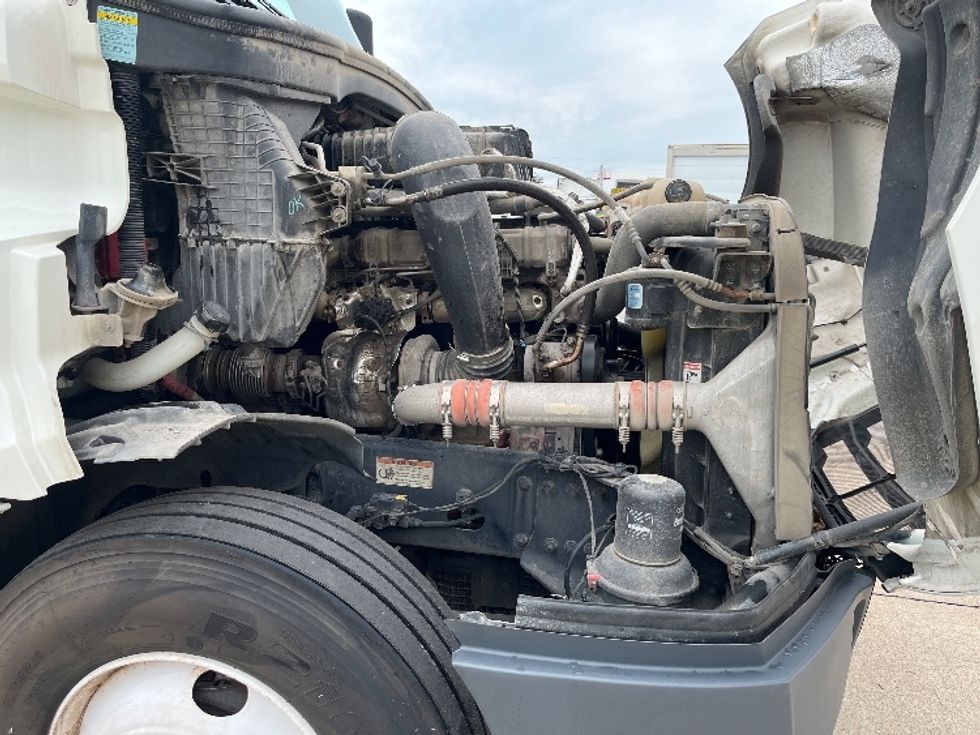 Sleeper Tractor-Heavy Duty Tractors-Freightliner-2022-T12664ST-Katy-TX-560,367\n\t\tmiles-$ 69,000 - Image 20