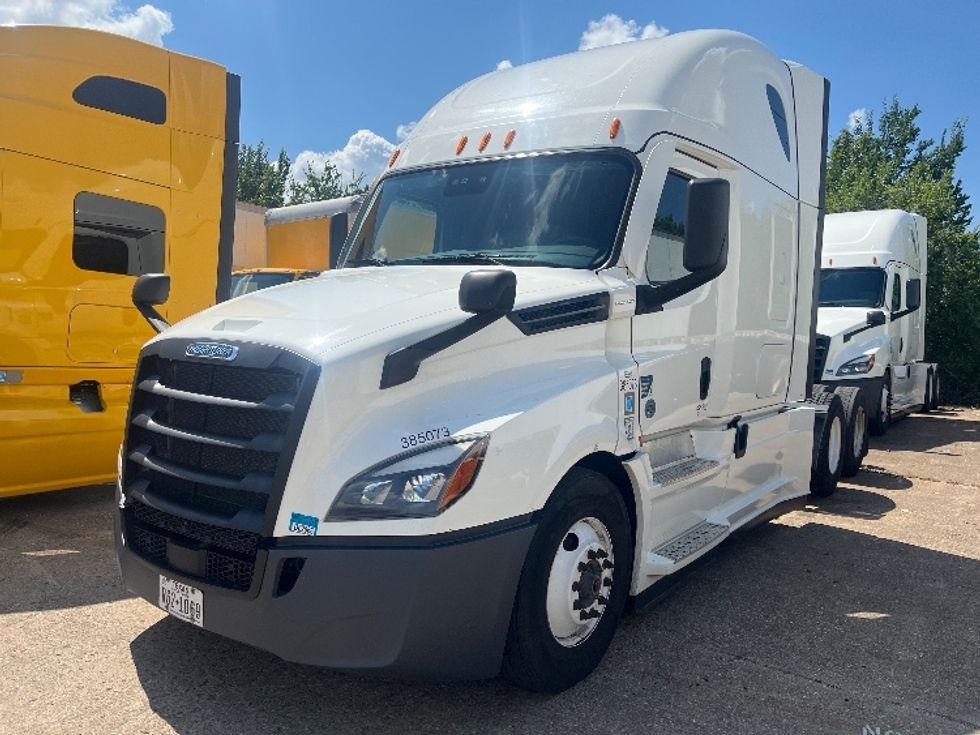 Sleeper Tractor-Heavy Duty Tractors-Freightliner-2022-T12664ST-Katy-TX-560,367\n\t\tmiles-$ 69,000 - Image 3