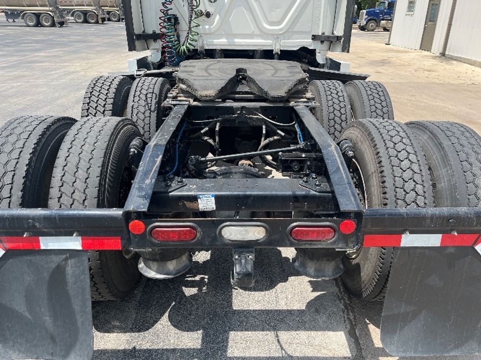 Sleeper Tractor-Heavy Duty Tractors-Freightliner-2022-T12664ST-Katy-TX-560,367\n\t\tmiles-$ 69,000 - Image 6