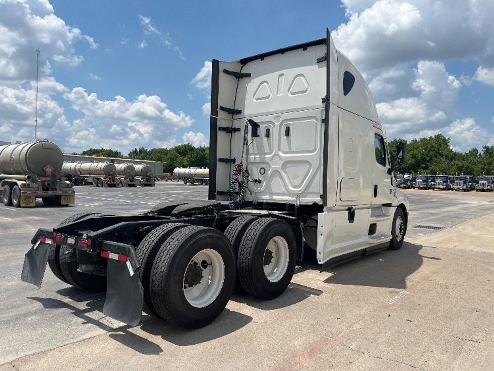 Sleeper Tractor-Heavy Duty Tractors-Freightliner-2022-T12664ST-Katy-TX-560,367\n\t\tmiles-$ 69,000 - Image 7