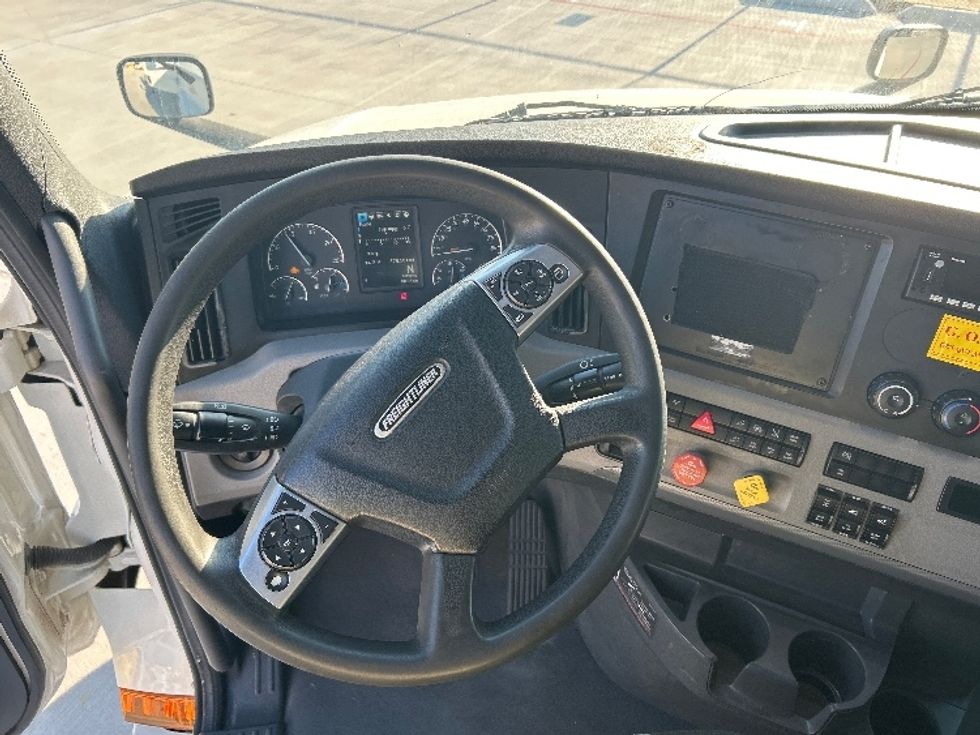 2022 Freightliner Cascadia 126" Sleeper Cab photo 11