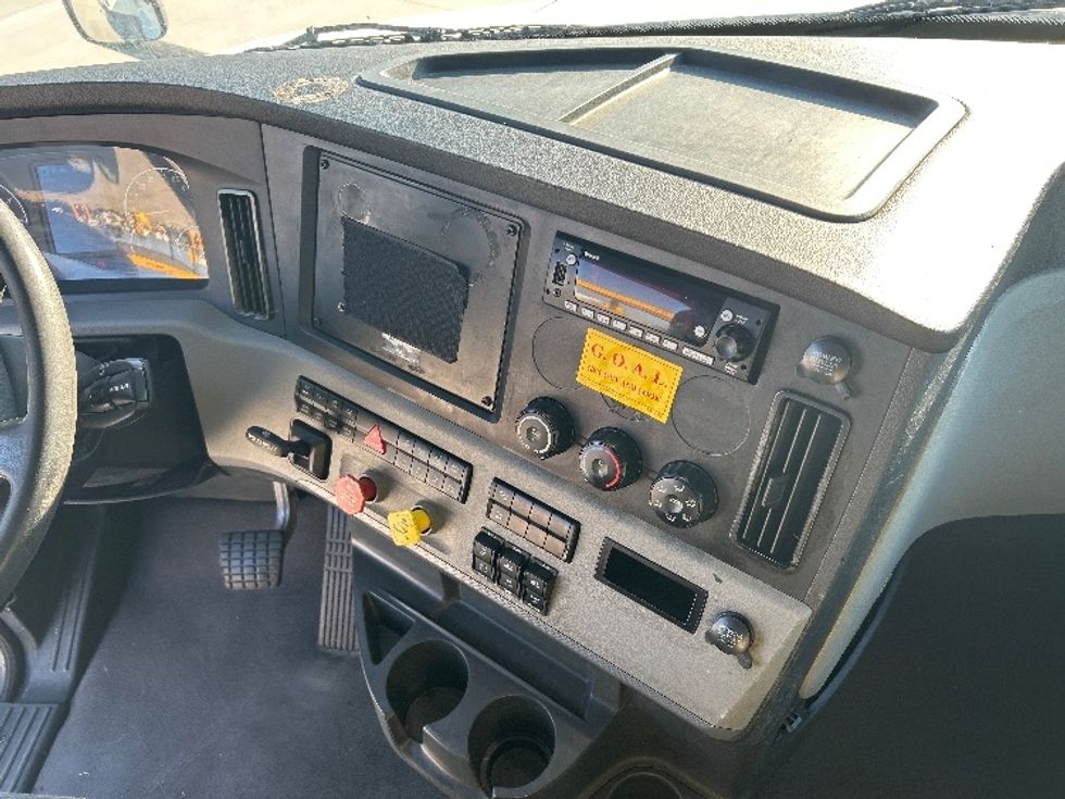 2022 Freightliner Cascadia 126" Sleeper Cab photo 12