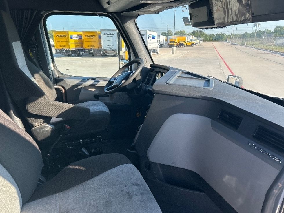 Sleeper Tractor-Heavy Duty Tractors-Freightliner-2022-T12664ST-Katy-TX-570,581\n\t\tmiles-$ 66,250 - Image 15