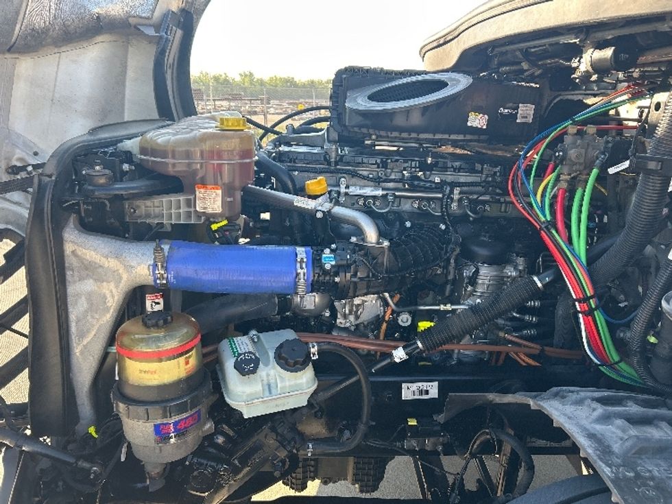 Sleeper Tractor-Heavy Duty Tractors-Freightliner-2022-T12664ST-Katy-TX-570,581\n\t\tmiles-$ 66,250 - Image 21