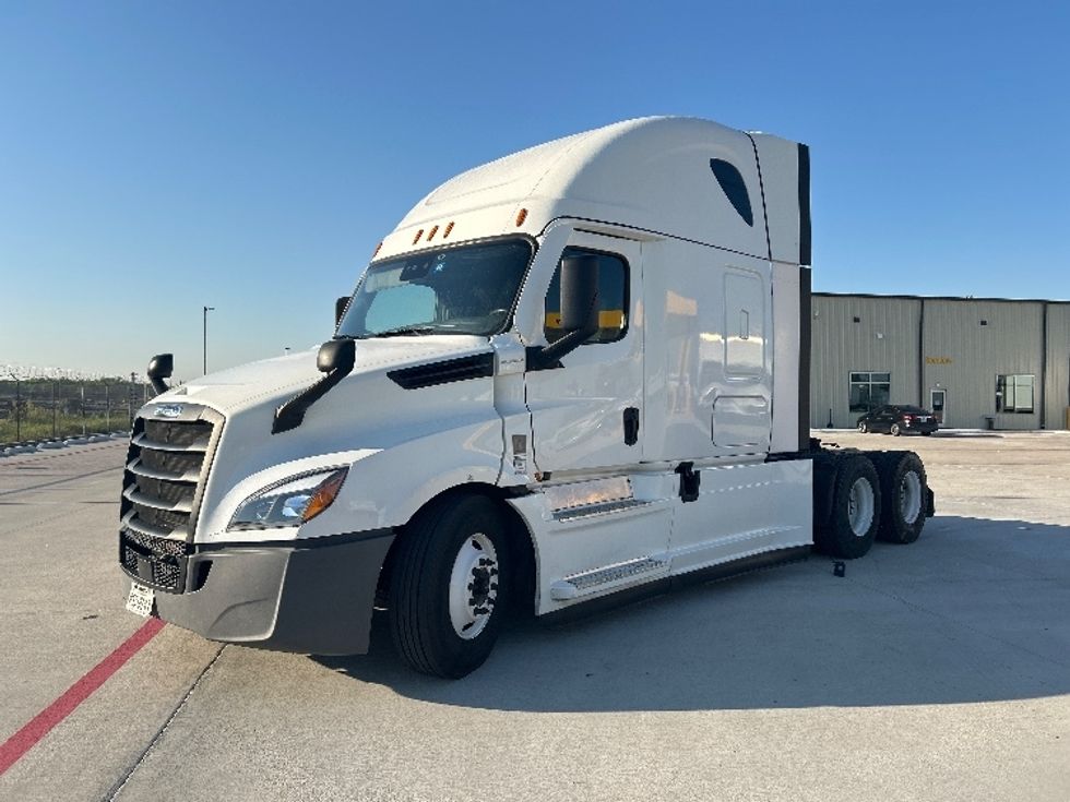 2022 Freightliner Cascadia 126" Sleeper Cab photo 3