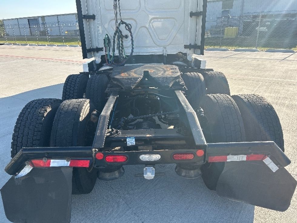 2022 Freightliner Cascadia 126" Sleeper Cab photo 6