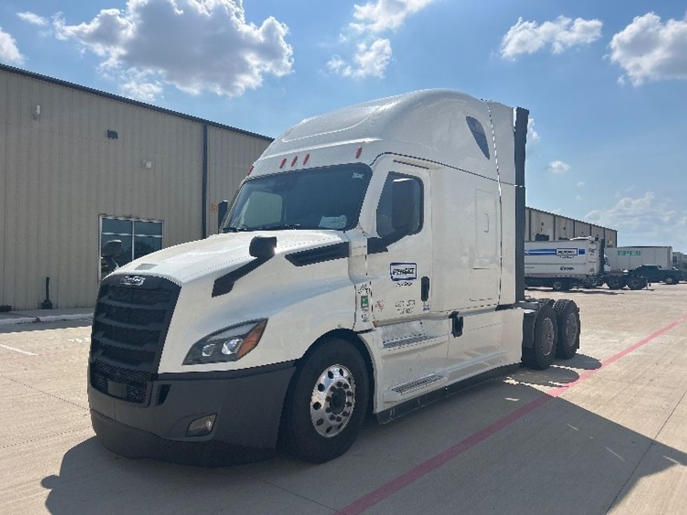 Sleeper Tractor-Heavy Duty Tractors-Freightliner-2022-T12664ST-Katy-TX-656,651\n\t\tmiles-$ 64,000 - Image 3