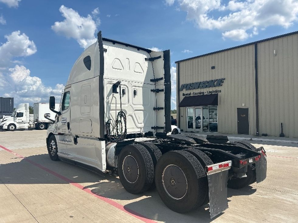 Sleeper Tractor-Heavy Duty Tractors-Freightliner-2022-T12664ST-Katy-TX-656,651\n\t\tmiles-$ 64,000 - Image 5
