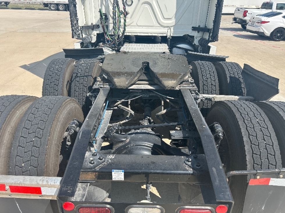Sleeper Tractor-Heavy Duty Tractors-Freightliner-2022-T12664ST-Katy-TX-656,651\n\t\tmiles-$ 64,000 - Image 6