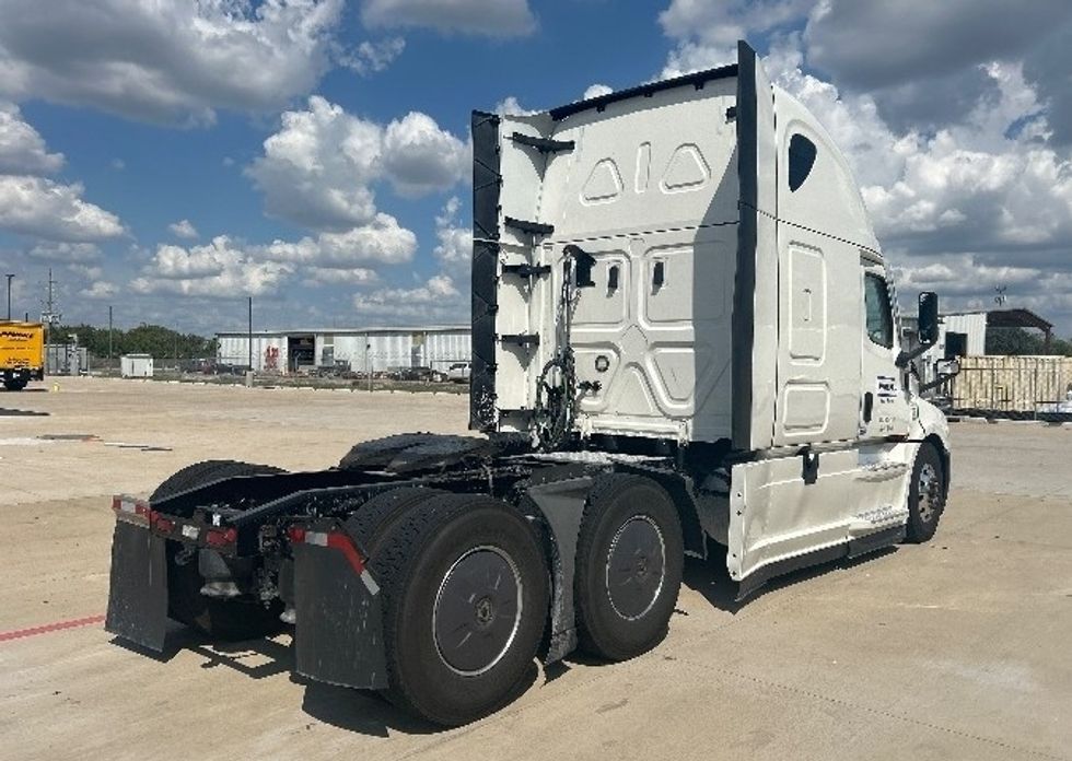 Sleeper Tractor-Heavy Duty Tractors-Freightliner-2022-T12664ST-Katy-TX-656,651\n\t\tmiles-$ 64,000 - Image 7