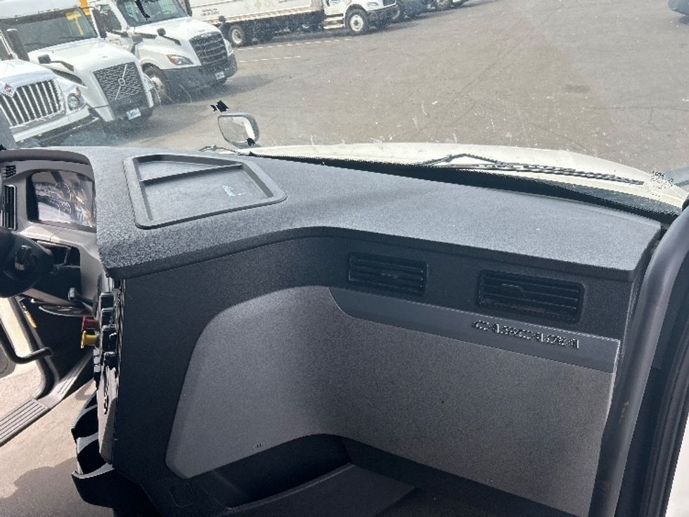 Sleeper Tractor-Heavy Duty Tractors-Freightliner-2022-T12664ST-Kearny-NJ-474,466\n\t\tmiles-$ 66,250 - Image 14