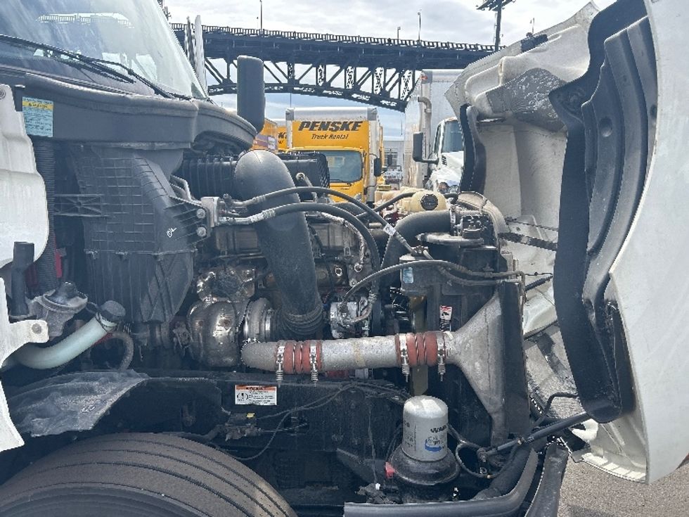 Sleeper Tractor-Heavy Duty Tractors-Freightliner-2022-T12664ST-Kearny-NJ-474,466\n\t\tmiles-$ 66,250 - Image 20