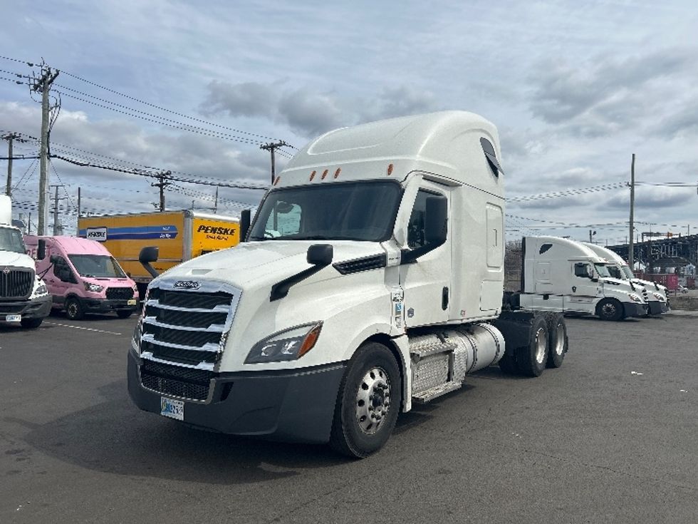 Sleeper Tractor-Heavy Duty Tractors-Freightliner-2022-T12664ST-Kearny-NJ-474,466\n\t\tmiles-$ 66,250 - Image 3