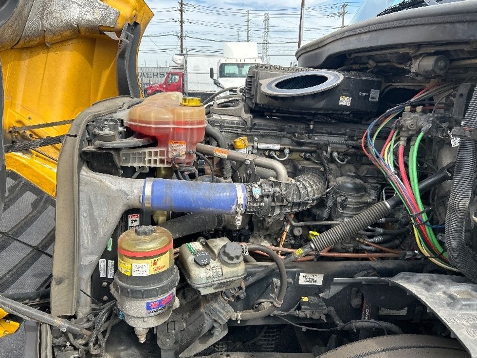 Sleeper Tractor-Heavy Duty Tractors-Freightliner-2022-T12664ST-Kearny-NJ-512,768\n\t\tmiles-$ 63,250 - Image 21