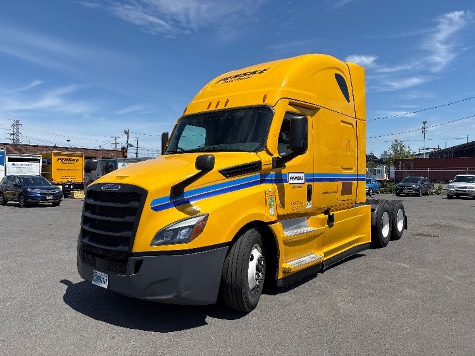 Sleeper Tractor-Heavy Duty Tractors-Freightliner-2022-T12664ST-Kearny-NJ-535,276\n\t\tmiles-$ 57,250 - Image 3