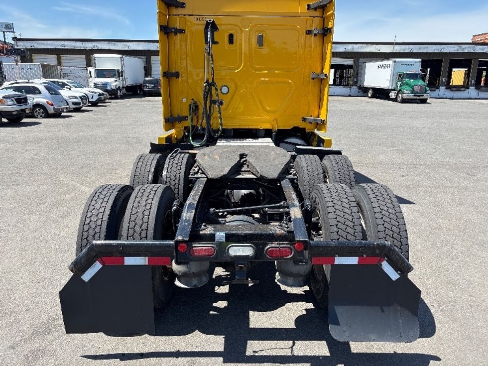 Sleeper Tractor-Heavy Duty Tractors-Freightliner-2022-T12664ST-Kearny-NJ-535,276\n\t\tmiles-$ 57,250 - Image 6