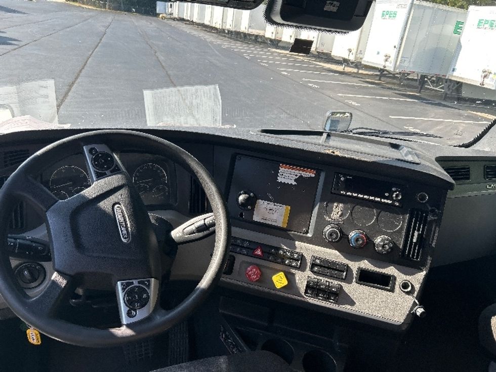 Sleeper Tractor-Heavy Duty Tractors-Freightliner-2022-T12664ST-Kennesaw-GA-523,055\n\t\tmiles-$ 68,750 - Image 11