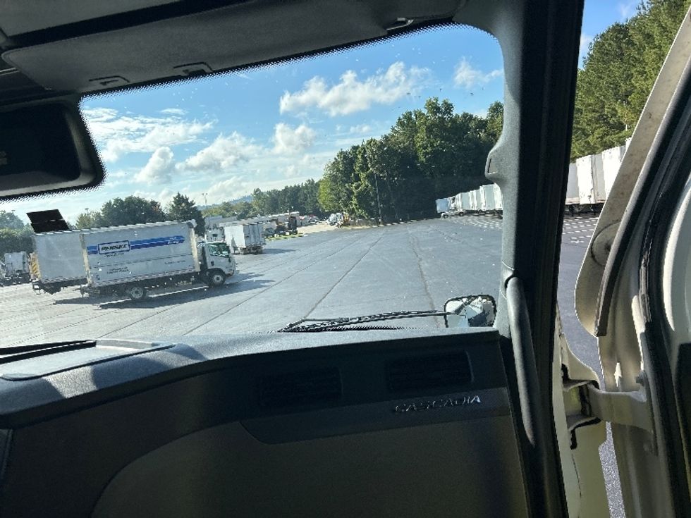 Sleeper Tractor-Heavy Duty Tractors-Freightliner-2022-T12664ST-Kennesaw-GA-523,055\n\t\tmiles-$ 68,750 - Image 14