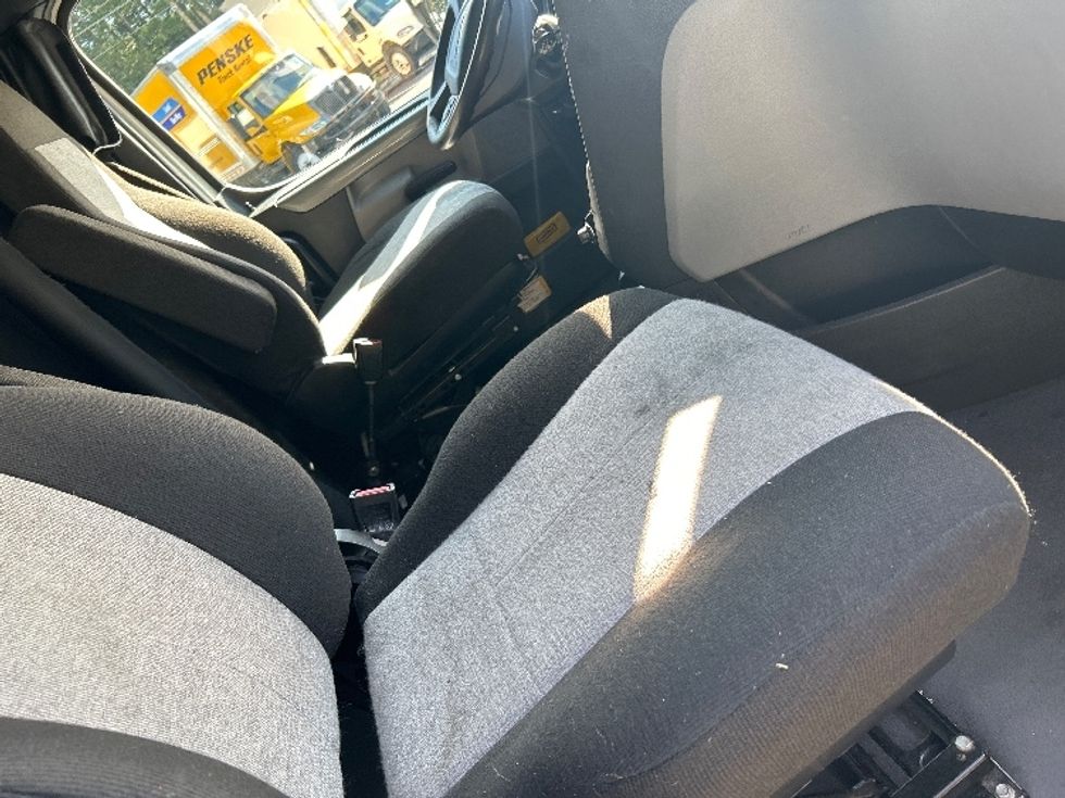 Sleeper Tractor-Heavy Duty Tractors-Freightliner-2022-T12664ST-Kennesaw-GA-523,055\n\t\tmiles-$ 68,750 - Image 15