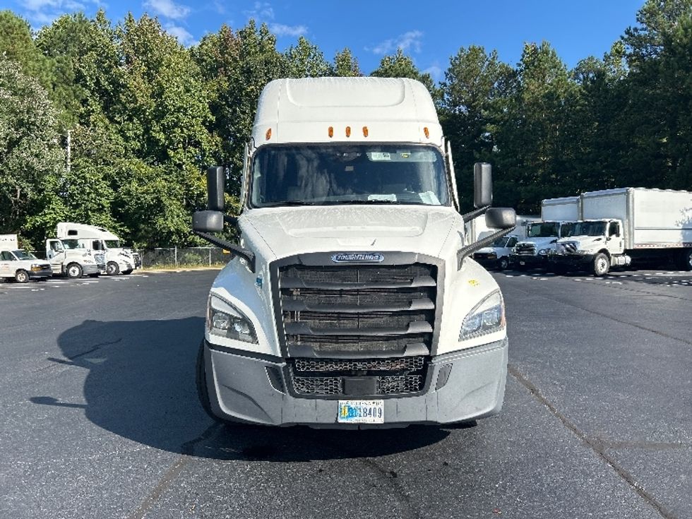 Sleeper Tractor-Heavy Duty Tractors-Freightliner-2022-T12664ST-Kennesaw-GA-523,055\n\t\tmiles-$ 68,750 - Image 2