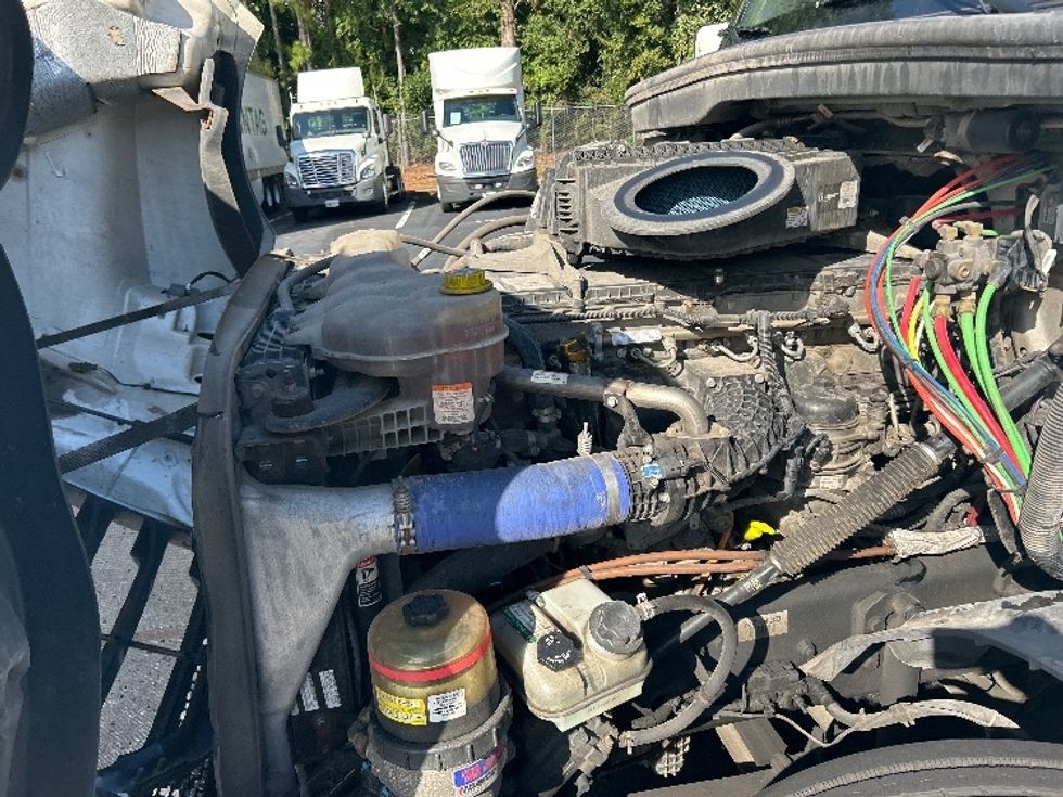 Sleeper Tractor-Heavy Duty Tractors-Freightliner-2022-T12664ST-Kennesaw-GA-523,055\n\t\tmiles-$ 68,750 - Image 21