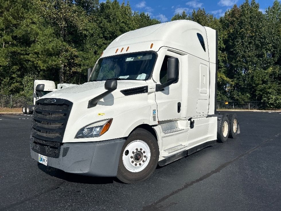 Sleeper Tractor-Heavy Duty Tractors-Freightliner-2022-T12664ST-Kennesaw-GA-523,055\n\t\tmiles-$ 68,750 - Image 3