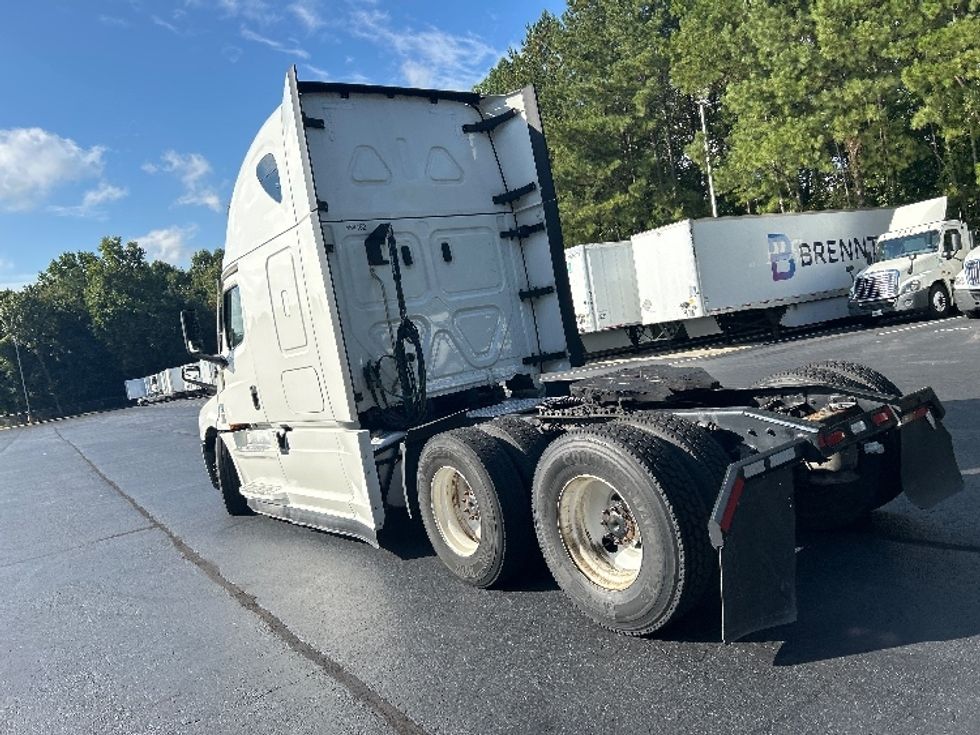 Sleeper Tractor-Heavy Duty Tractors-Freightliner-2022-T12664ST-Kennesaw-GA-523,055\n\t\tmiles-$ 68,750 - Image 5