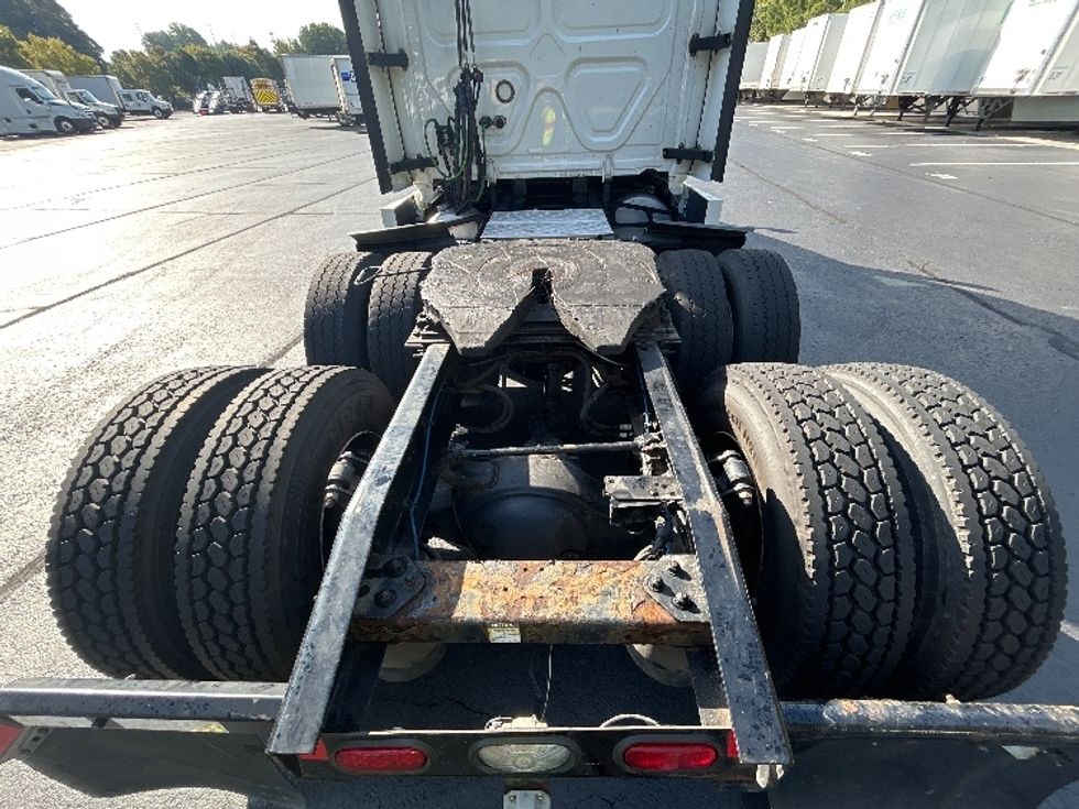 Sleeper Tractor-Heavy Duty Tractors-Freightliner-2022-T12664ST-Kennesaw-GA-523,055\n\t\tmiles-$ 68,750 - Image 6