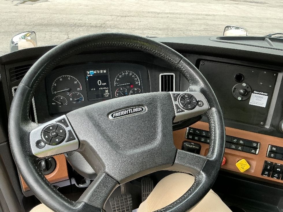 Sleeper Tractor-Heavy Duty Tractors-Freightliner-2022-T12664ST-Knoxville-TN-478,999\n\t\tmiles-$ 71,750 - Image 10