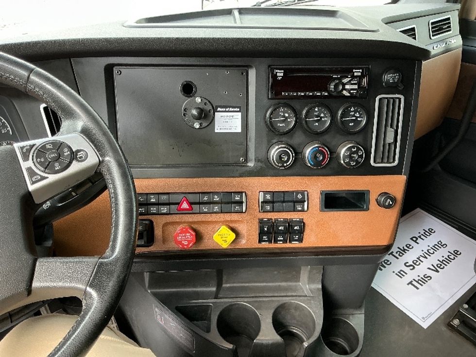 Sleeper Tractor-Heavy Duty Tractors-Freightliner-2022-T12664ST-Knoxville-TN-478,999\n\t\tmiles-$ 71,750 - Image 12