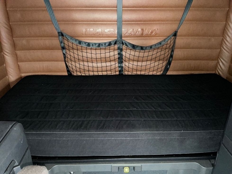 Sleeper Tractor-Heavy Duty Tractors-Freightliner-2022-T12664ST-Knoxville-TN-478,999\n\t\tmiles-$ 71,750 - Image 16