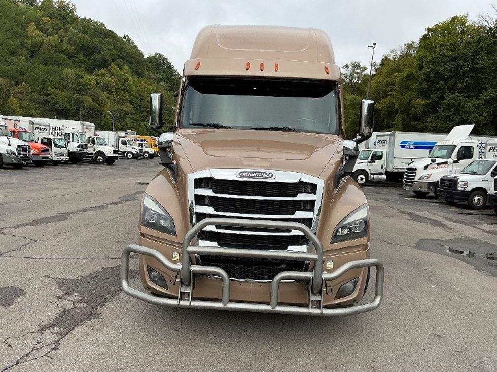 Sleeper Tractor-Heavy Duty Tractors-Freightliner-2022-T12664ST-Knoxville-TN-478,999\n\t\tmiles-$ 71,750 - Image 2