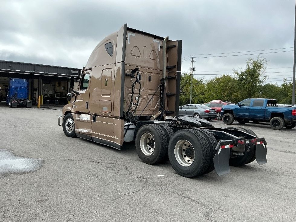 Sleeper Tractor-Heavy Duty Tractors-Freightliner-2022-T12664ST-Knoxville-TN-478,999\n\t\tmiles-$ 71,750 - Image 5