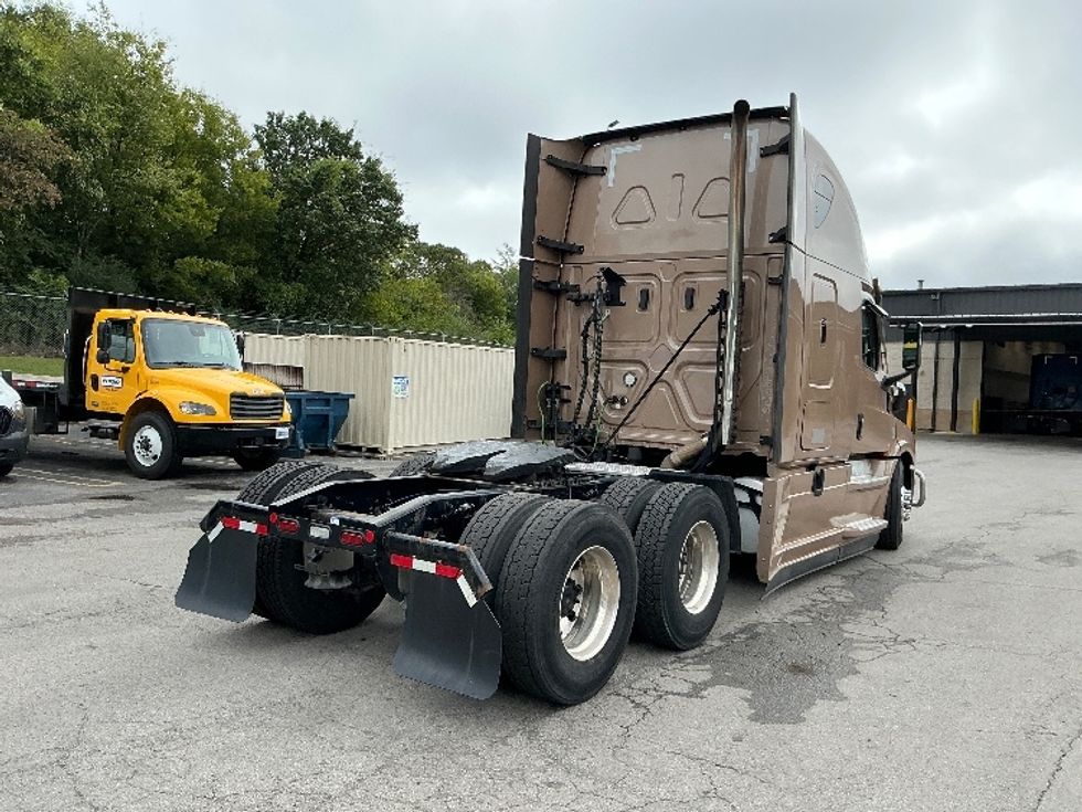 Sleeper Tractor-Heavy Duty Tractors-Freightliner-2022-T12664ST-Knoxville-TN-478,999\n\t\tmiles-$ 71,750 - Image 7