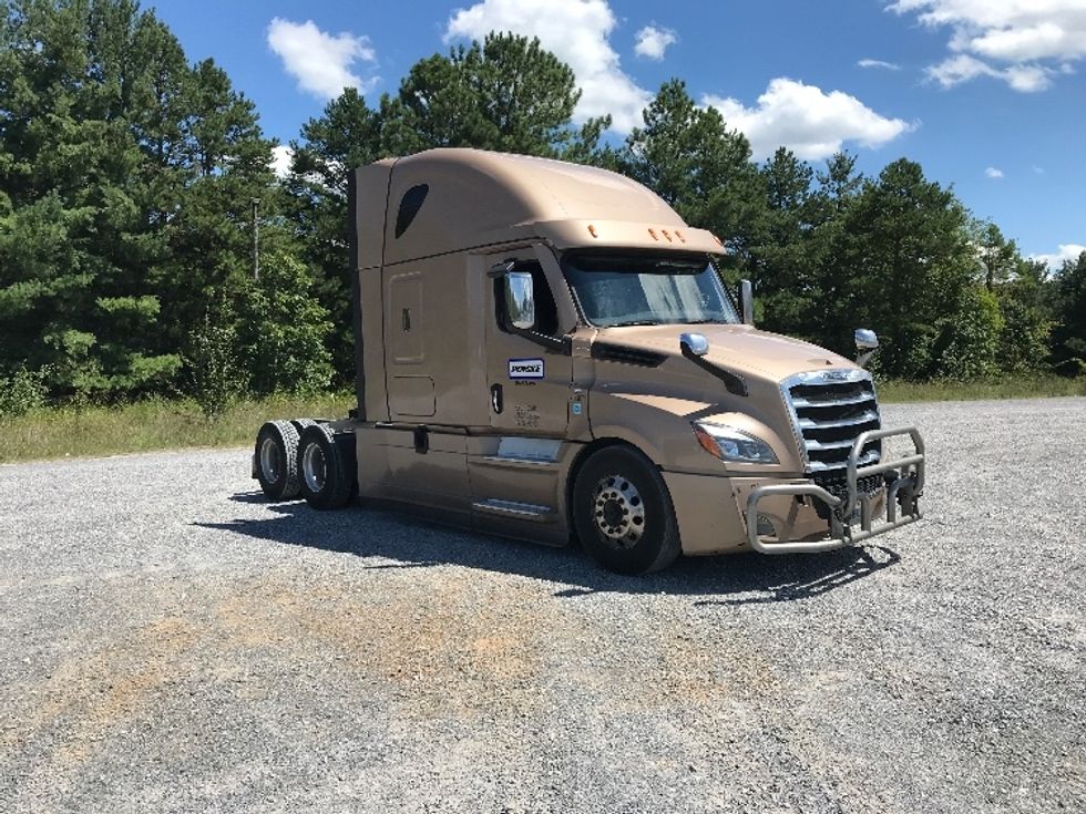 Sleeper Tractor-Heavy Duty Tractors-Freightliner-2022-T12664ST-Knoxville-TN-515,990\n\t\tmiles-$ 70,250 - Image 1