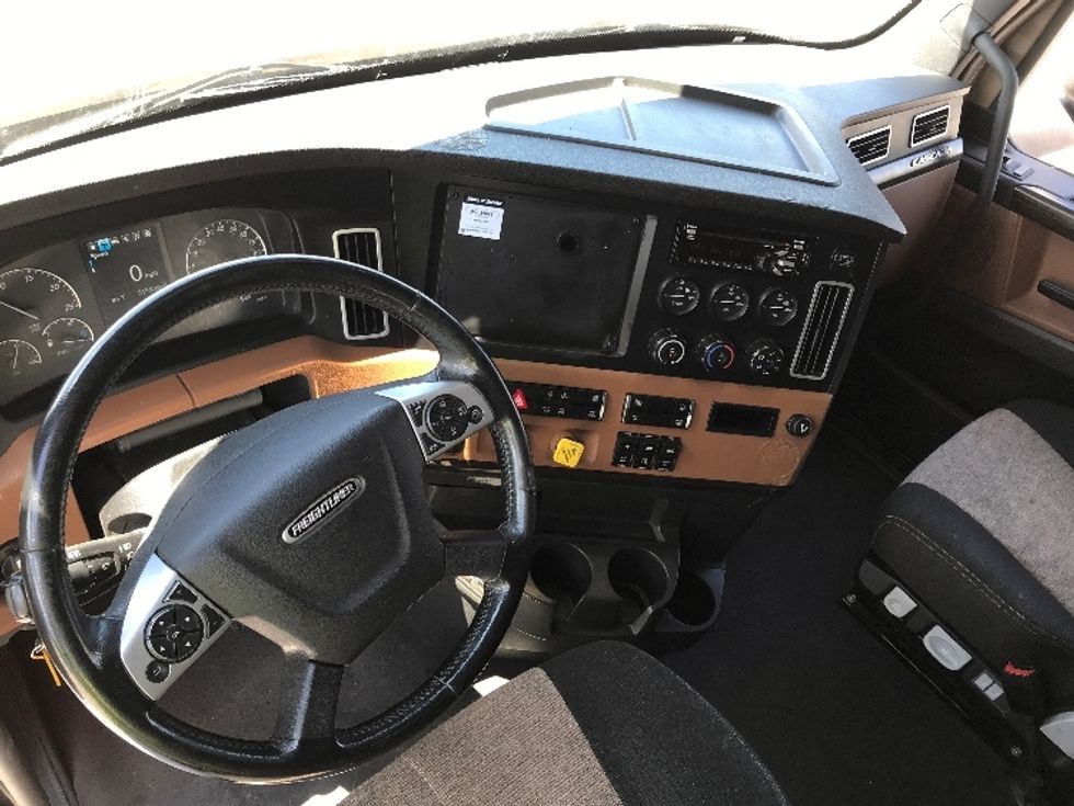Sleeper Tractor-Heavy Duty Tractors-Freightliner-2022-T12664ST-Knoxville-TN-515,990\n\t\tmiles-$ 70,250 - Image 10