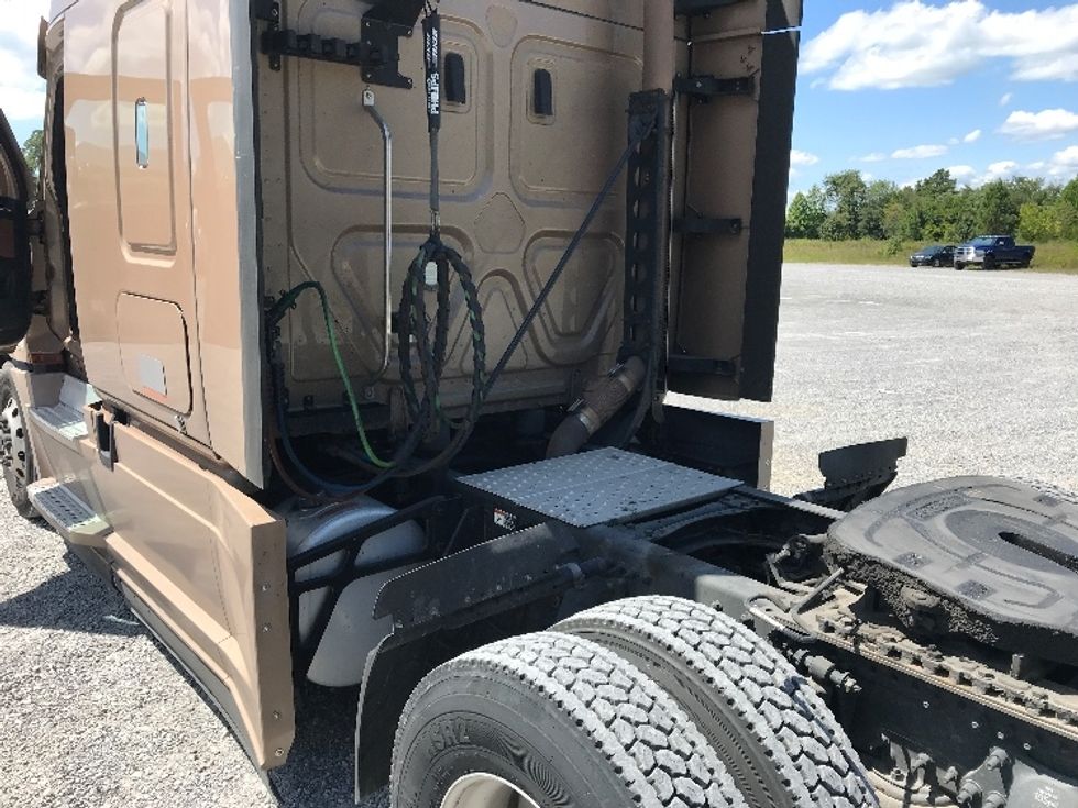 Sleeper Tractor-Heavy Duty Tractors-Freightliner-2022-T12664ST-Knoxville-TN-515,990\n\t\tmiles-$ 70,250 - Image 22