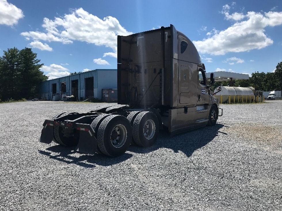 Sleeper Tractor-Heavy Duty Tractors-Freightliner-2022-T12664ST-Knoxville-TN-515,990\n\t\tmiles-$ 70,250 - Image 7