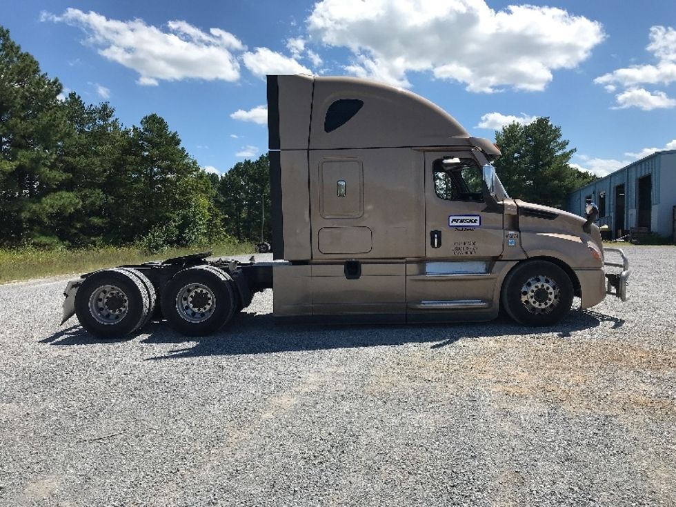 Sleeper Tractor-Heavy Duty Tractors-Freightliner-2022-T12664ST-Knoxville-TN-515,990\n\t\tmiles-$ 70,250 - Image 8