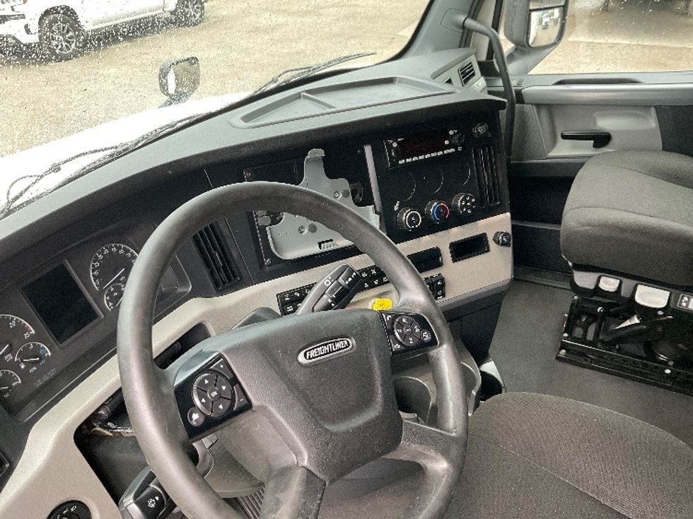 Sleeper Tractor-Heavy Duty Tractors-Freightliner-2022-T12664ST-Knoxville-TN-751,474\n\t\tmiles-$ 47,250 - Image 10