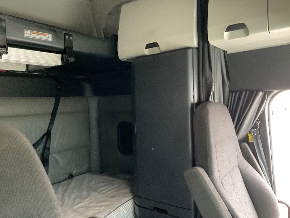 Sleeper Tractor-Heavy Duty Tractors-Freightliner-2022-T12664ST-Knoxville-TN-751,474\n\t\tmiles-$ 47,250 - Image 18