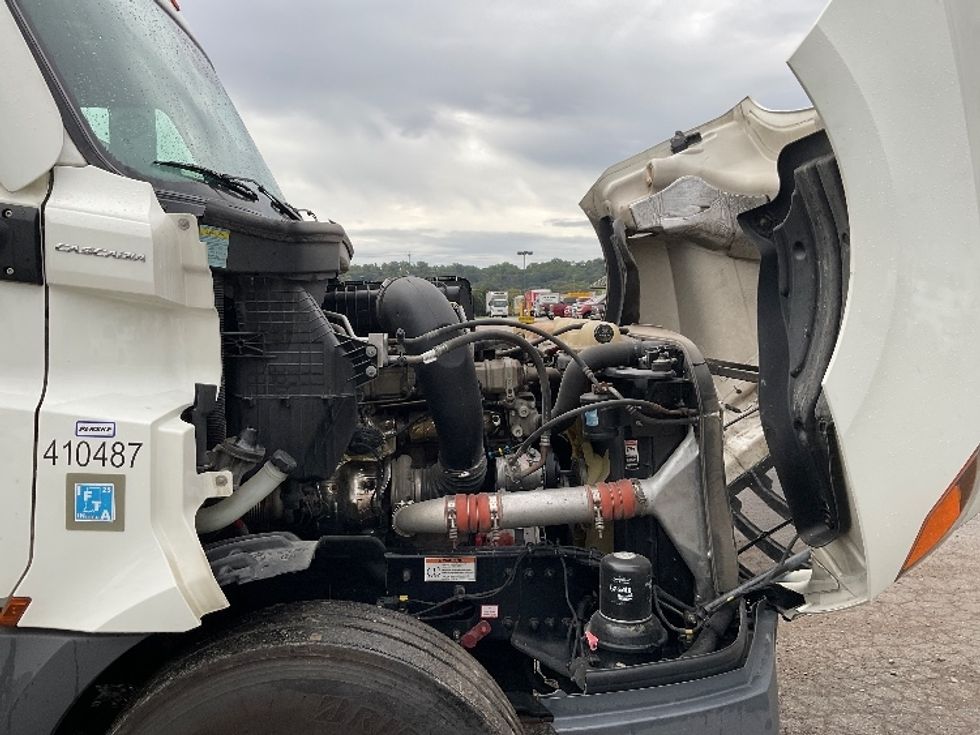 Sleeper Tractor-Heavy Duty Tractors-Freightliner-2022-T12664ST-Knoxville-TN-751,474\n\t\tmiles-$ 47,250 - Image 20